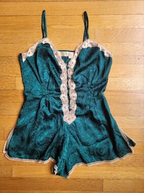 VS Vtg Gold Label   90s  Silky Satin Look Romper